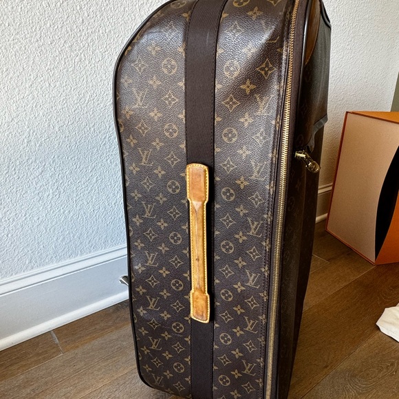 Louis Vuitton luggage - Picture 5 of 8